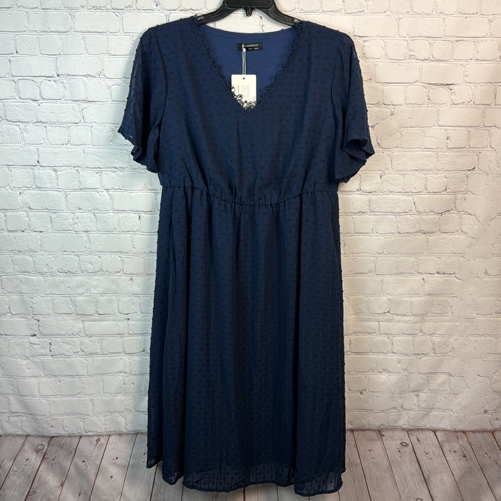 BloomChic Elegant Navy Blue V Neck Dot Dress Size Large - Picture 2 of 8